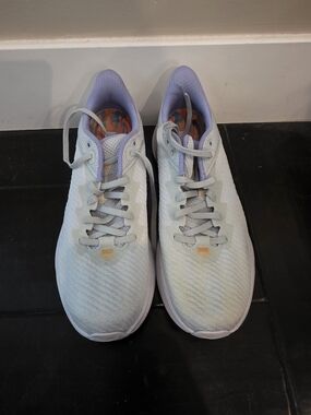 Hoka One One Women's Light Gray Running Shoes with Lavender Accents